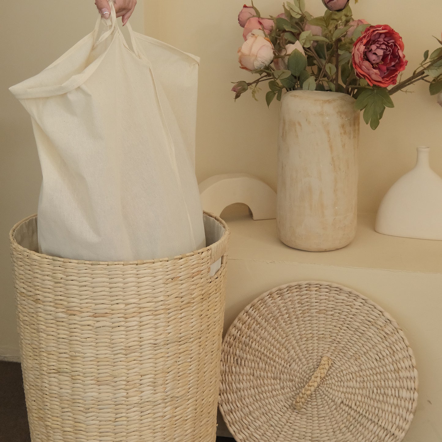 Furnnylane Handmade Wicker Laundry Basket with Lid,Hand-woven Laundry Hamper with Removable Liner,Large Laundery Basket with Ample Laundry Space